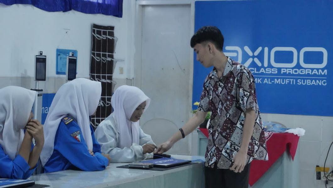 TUTOR SEBAYA - Dari Industri Kembali ke Sekolah: Estafet Ilmu Siswa PKL